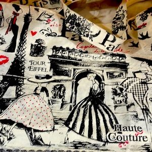 Paris Canvas Tote, Snap Closure, Strap drop.